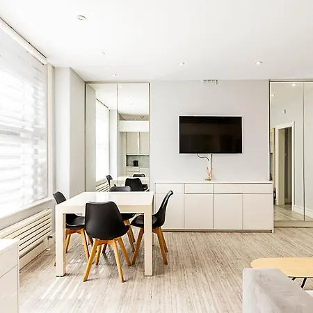 Stylish Bayswater Flat With Outdoor Space